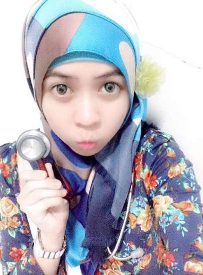 Pesona Dokter Mitha, Hijaber Imut yang Cerdas