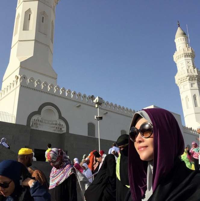 Pesona Mantan Istri Ahmad Dhani Berhijab