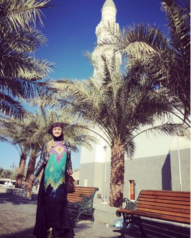 Begini Gaya Julia Perez Umroh