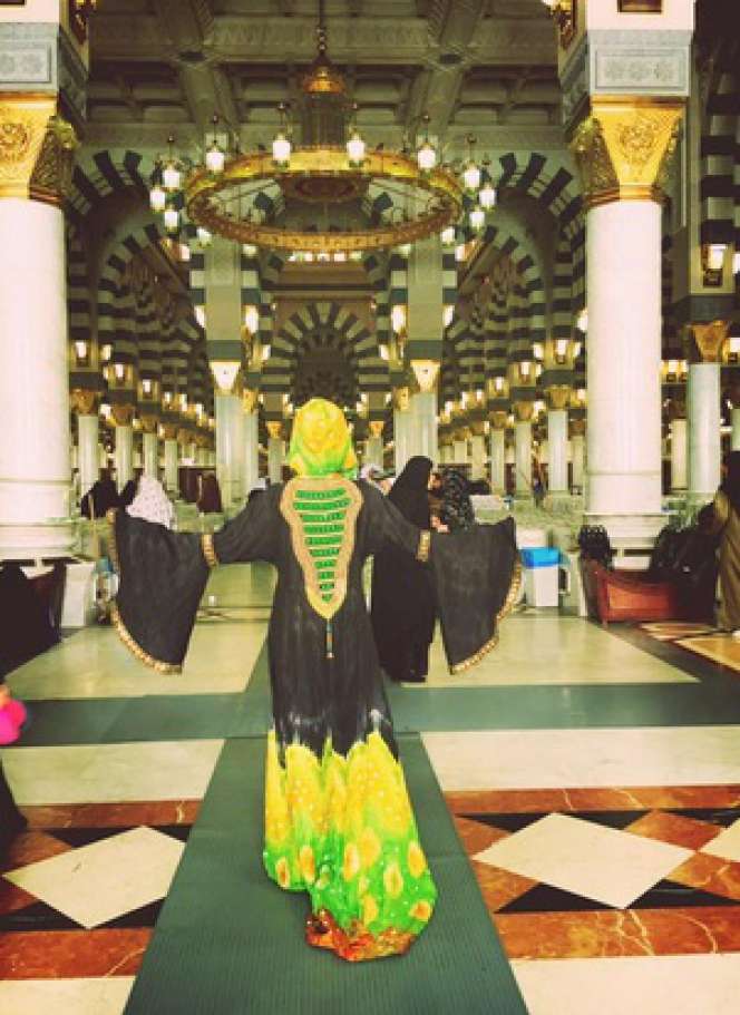 Begini Gaya Julia Perez Umroh