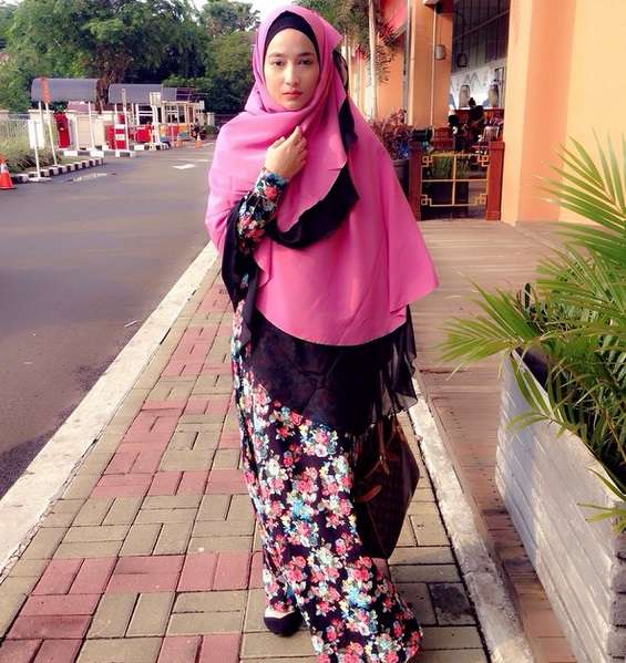Cindy Fatika Sari Kian Cantik dengan Hijab Syar`i
