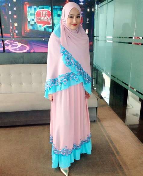 Cindy Fatika Sari Kian Cantik dengan Hijab Syar`i