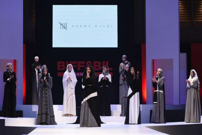 Busana Norma Hauri Kejutkan Bangkok