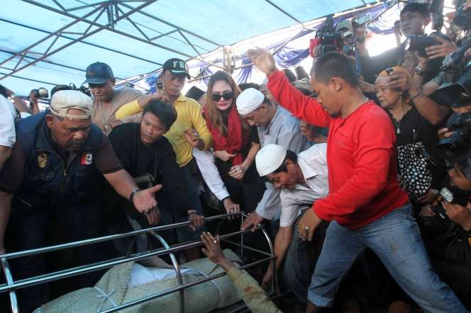 Jenazah Olga Syahputra Sebelum Dimakamkan