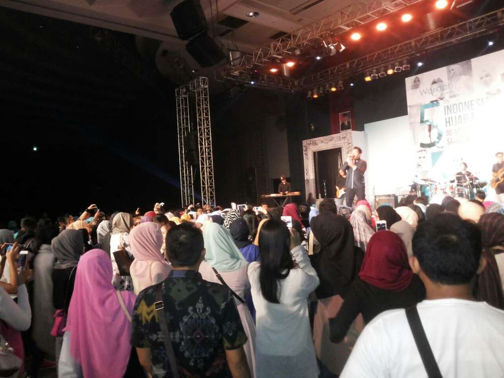 Tulus Hentak Sabuga, Hijaber Bandung Histeris