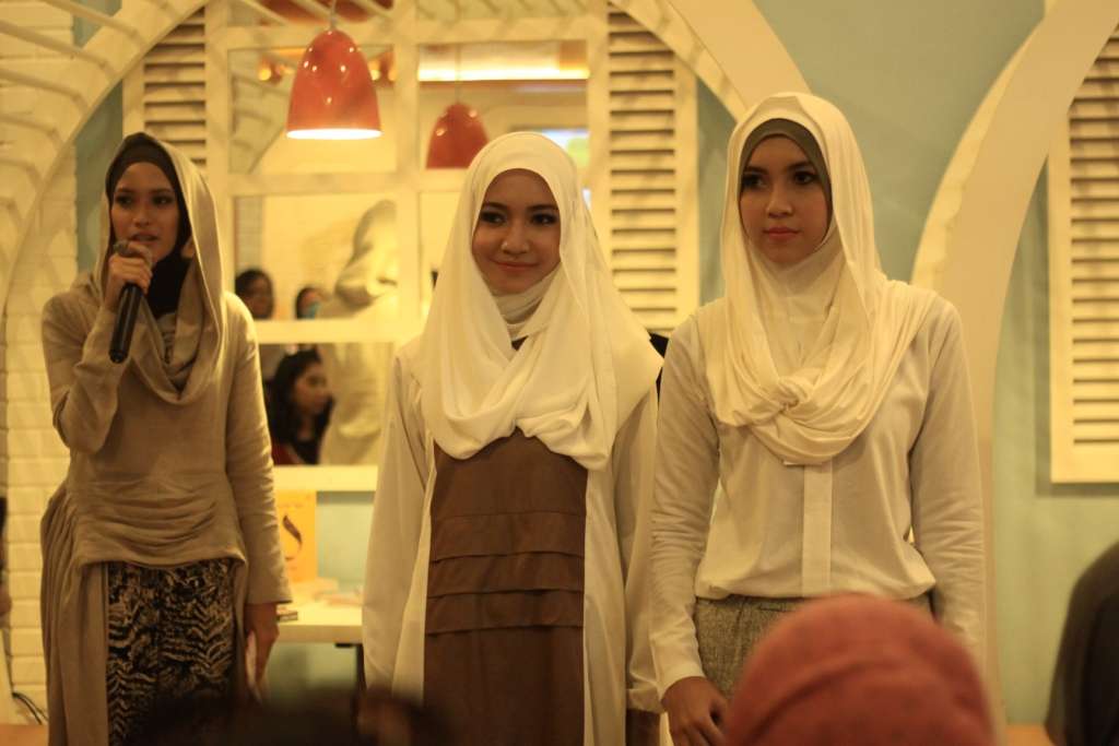 Berbagi Ilmu dan Ceria di `Cantik Bareng Dream`