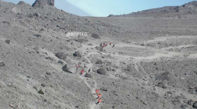 Perjuangan Tim SAR Evakuasi Jasad Eri dari Kawah Merapi
