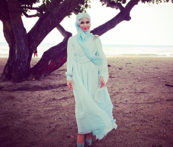 Gaya Hijab, Putri Cantik Mantan Gubernur Aceh
