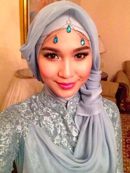 Gaya Hijab, Putri Cantik Mantan Gubernur Aceh
