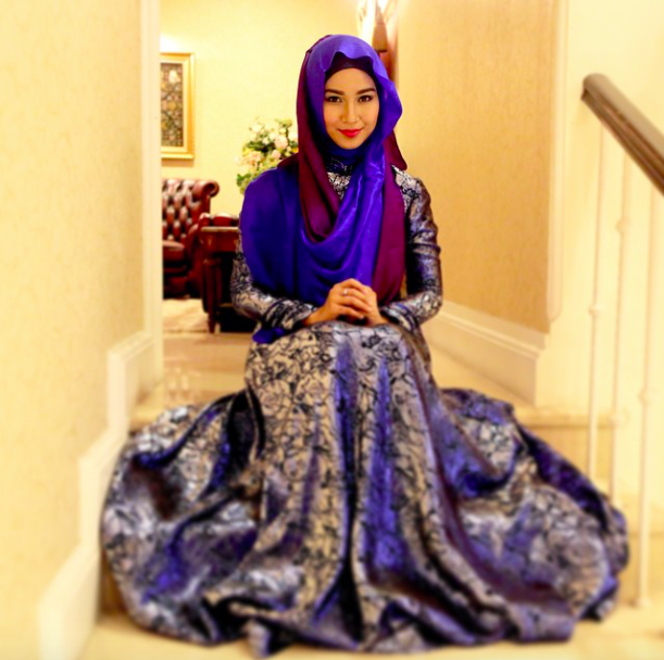 Gaya Hijab, Putri Cantik Mantan Gubernur Aceh
