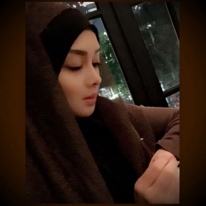 Gaya-gaya Cantik Terry Putri Berhijab