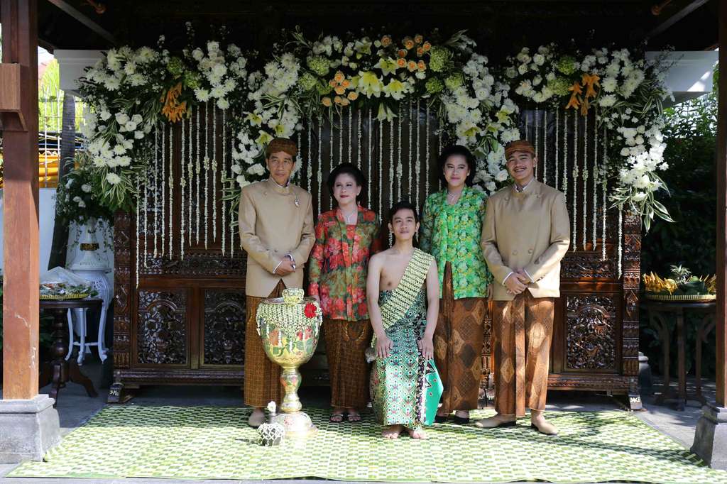 Momen Sakral Siraman Gibran-Selvi