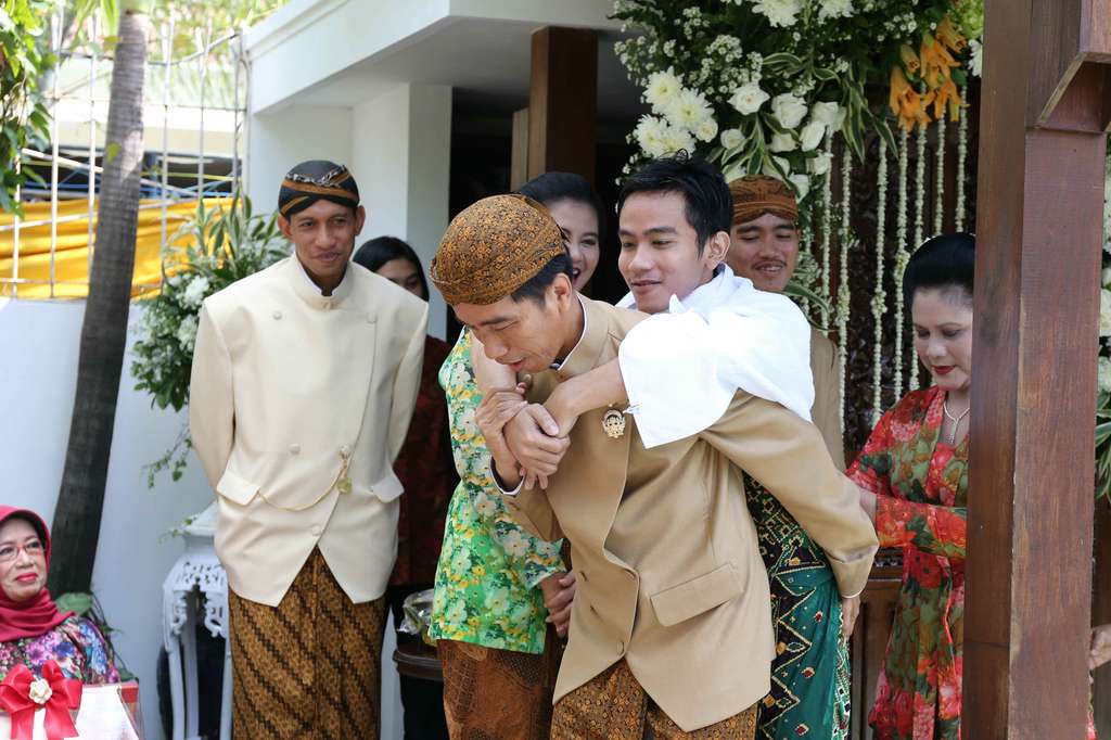 Momen Sakral Siraman Gibran-Selvi