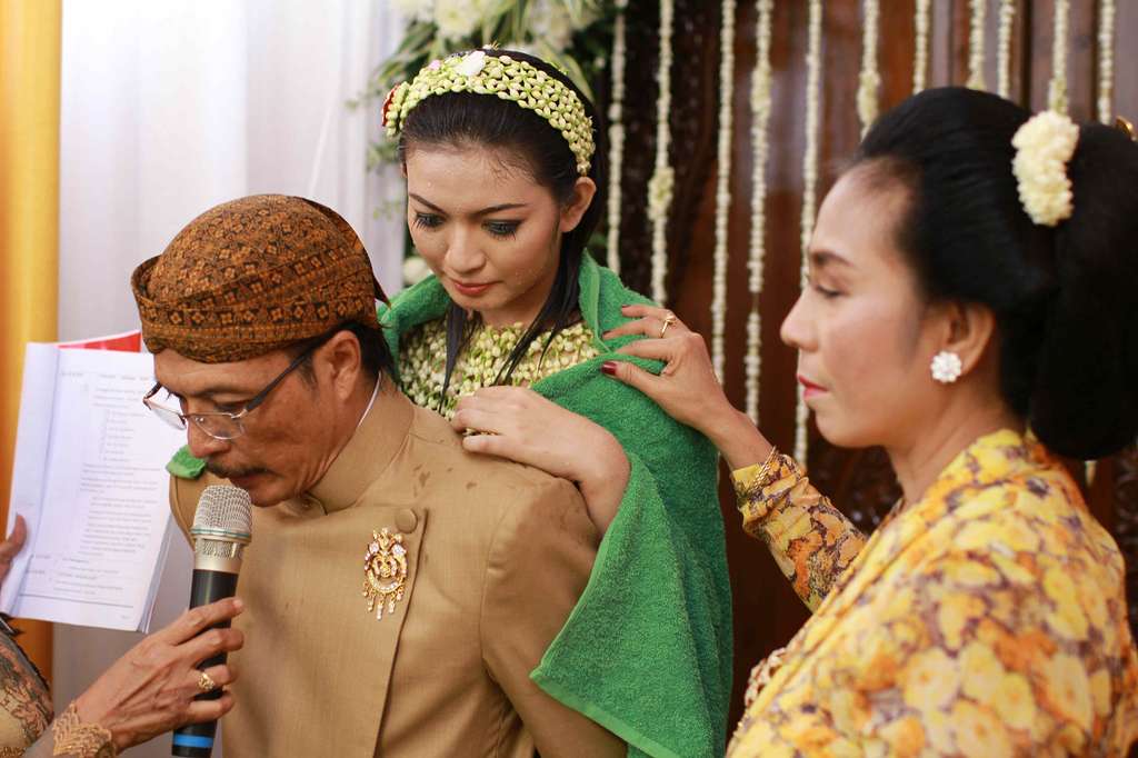 Momen Sakral Siraman Gibran-Selvi