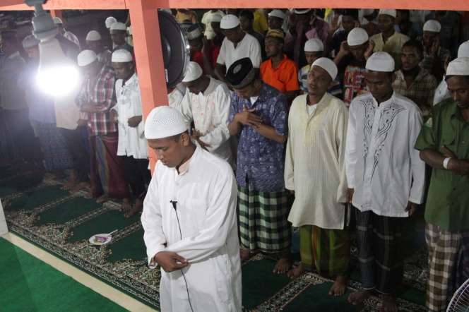 Tarawih dan Tadarus Rohingya