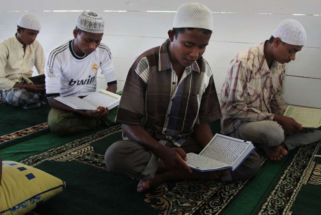 Tarawih dan Tadarus Rohingya