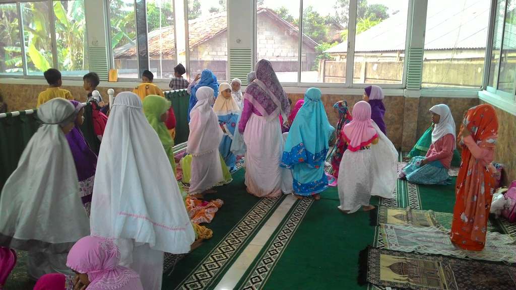 TPA Irwansyah dan Mimpi Jadi Ustaz