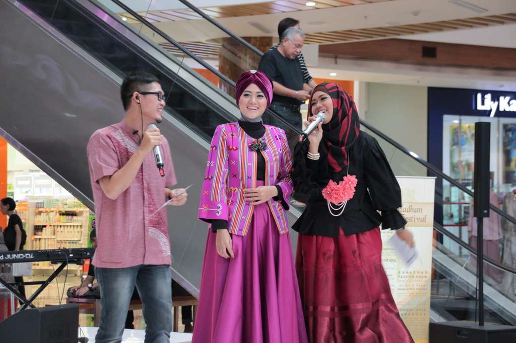 Saat Hijaber-hijaber Cantik Unjuk Gigi di `Hisma Fest`
