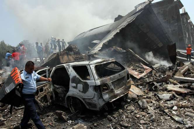 Pesawat Hercules Jatuh di Pemukiman Warga