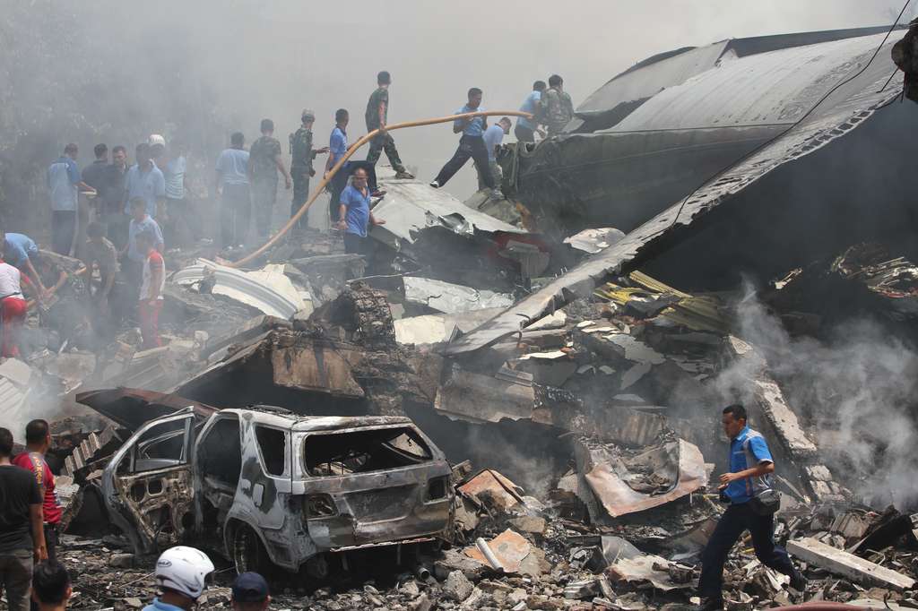 Pesawat Hercules Jatuh di Pemukiman Warga