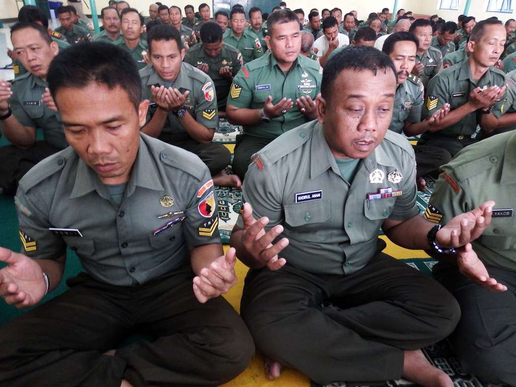 Salat Ghaib untuk Korban Hercules TNI AU