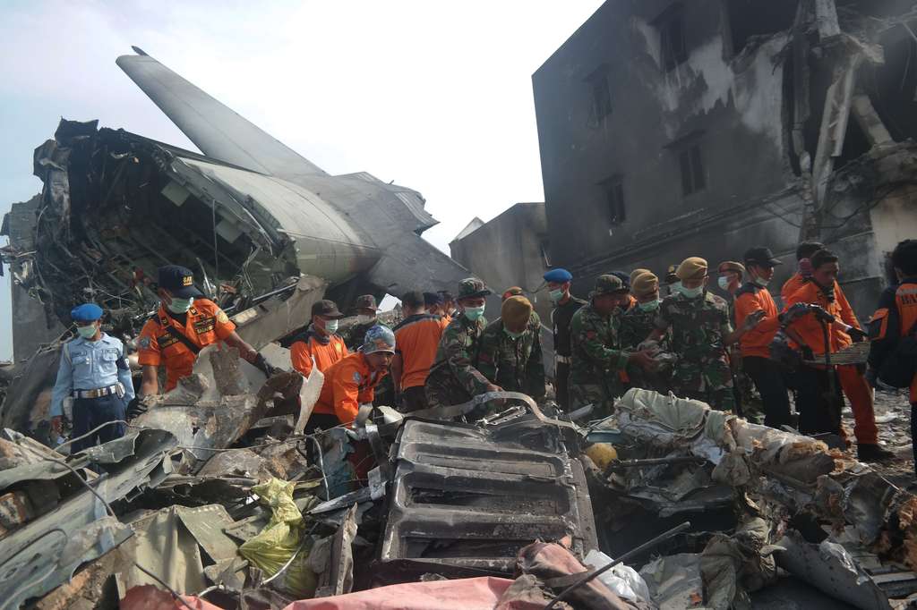 Evakuasi Pesawat Hercules TNI AU, 141 Orang Tewas