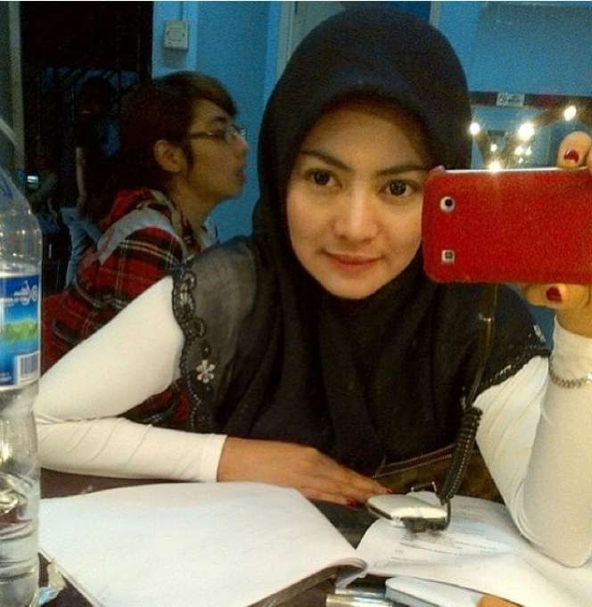 Vitalia Shesya Cantik Berhijab