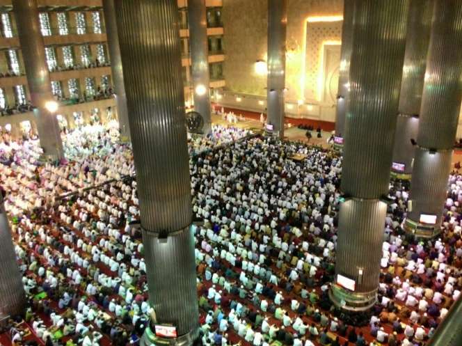 Jamaah Berjubel Salat Id di Masjid Istiqlal