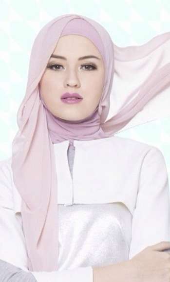 Cantiknya Kimberly Rider Berhijab