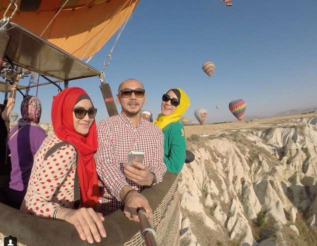 Pose-pose Cantik Citra Kirana Berhijab