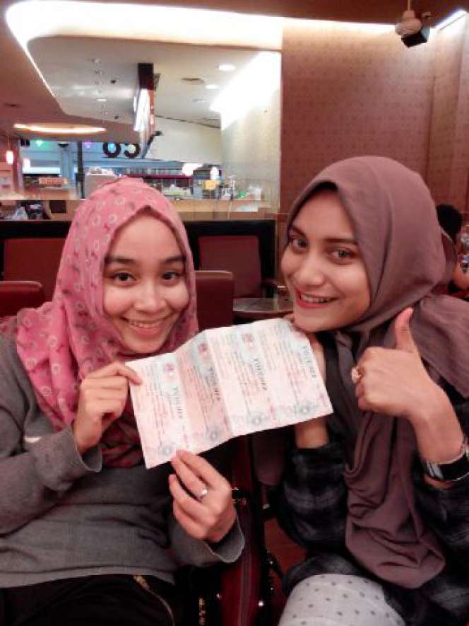 Serunya `Sahabat Dream` Nonton `Surga Yang Tak Dirindukan`