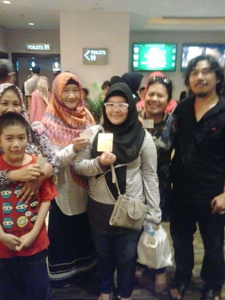 Serunya `Sahabat Dream` Nonton `Surga Yang Tak Dirindukan`