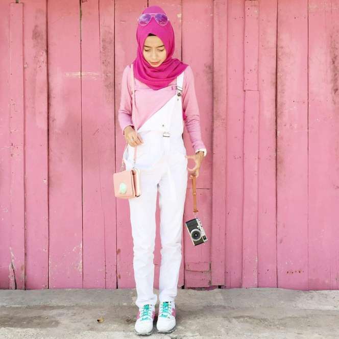 Mengintip Kegemaran Selebgram, Joyagh Memakai Kacamata