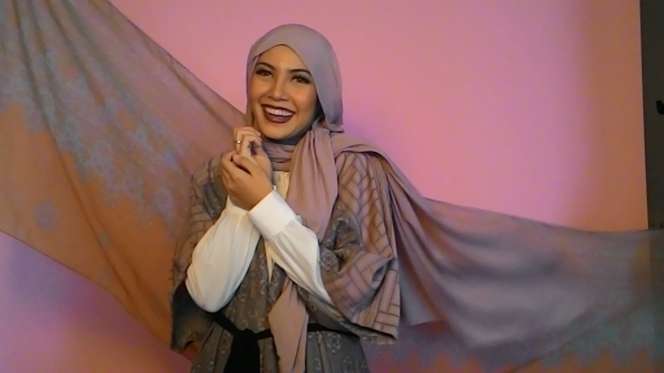 Gaya Trio Seleb Cantik yang Memutuskan Berhijab
