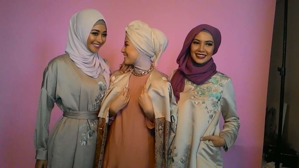 Gaya Trio Seleb Cantik yang Memutuskan Berhijab