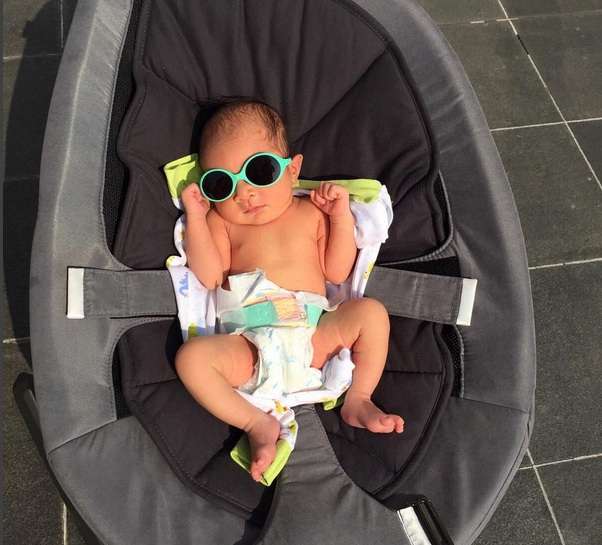 Pose-pose Menggemaskan Anak Raffi-Nagita 