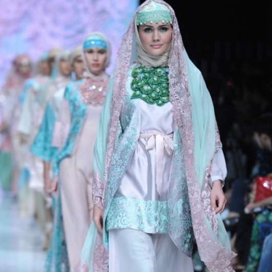 Cantiknya Model Senk Lotta Saat Berhijab