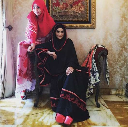 Krisdayanti Kian Cantik dengan Busana Syar`i