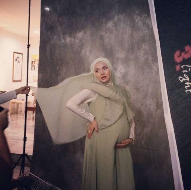 Momen Kebahagiaan Ria Miranda di Kehamilannya