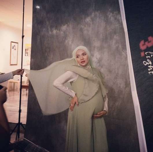 Momen Kebahagiaan Ria Miranda di Kehamilannya
