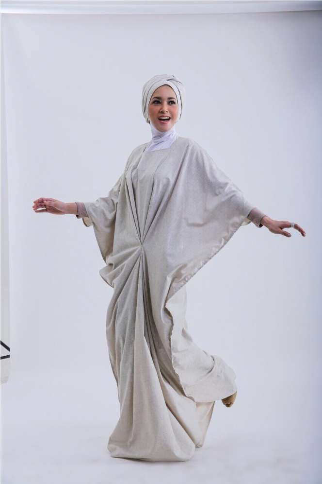 Cantik Elegan, Koleksi Hijab Maia Estianti