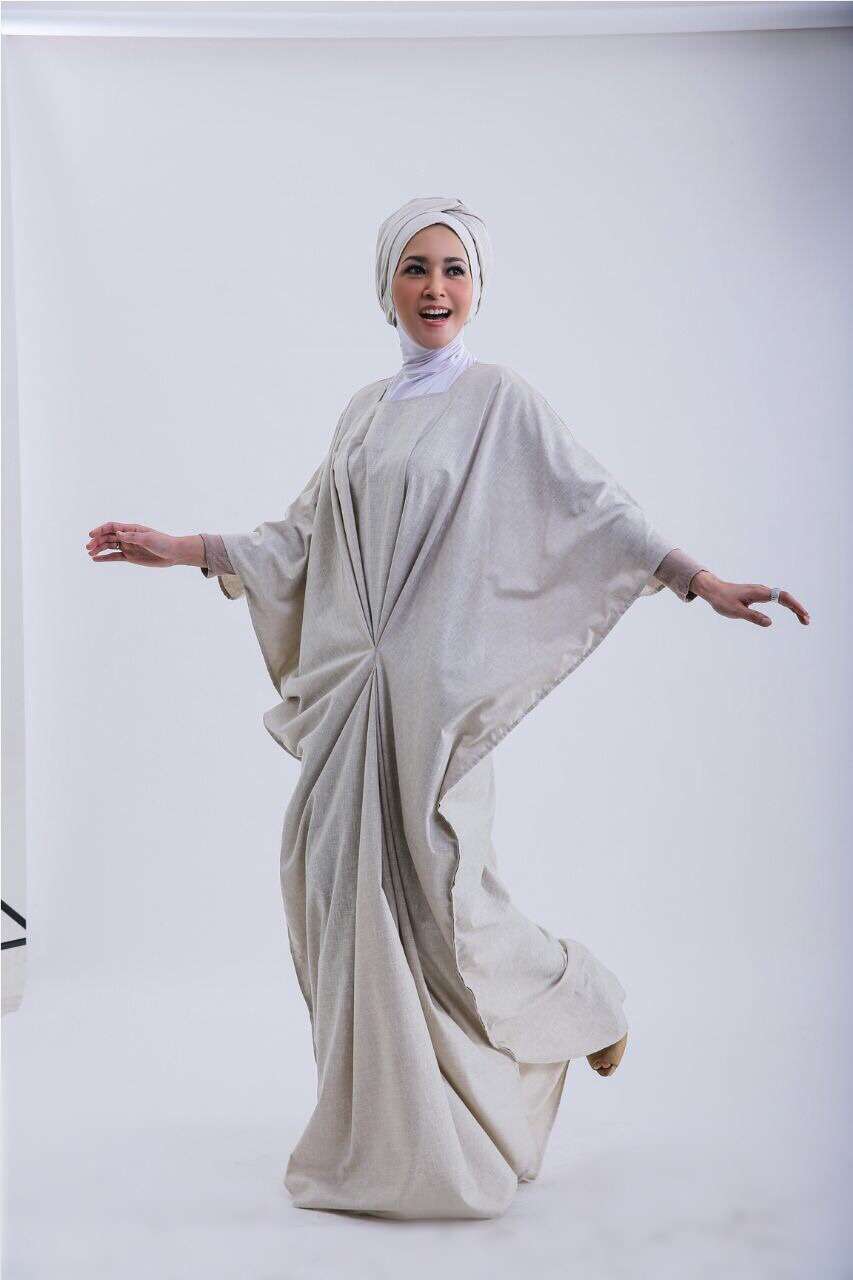 Cantik Elegan, Koleksi Hijab Maia Estianti