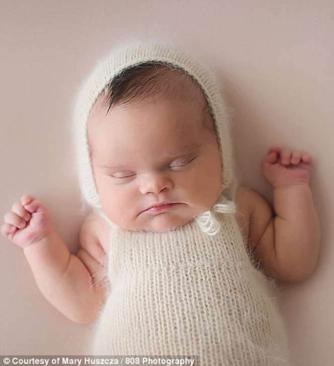 Potret Kebahagiaan Bayi Cantik Down Syndrome