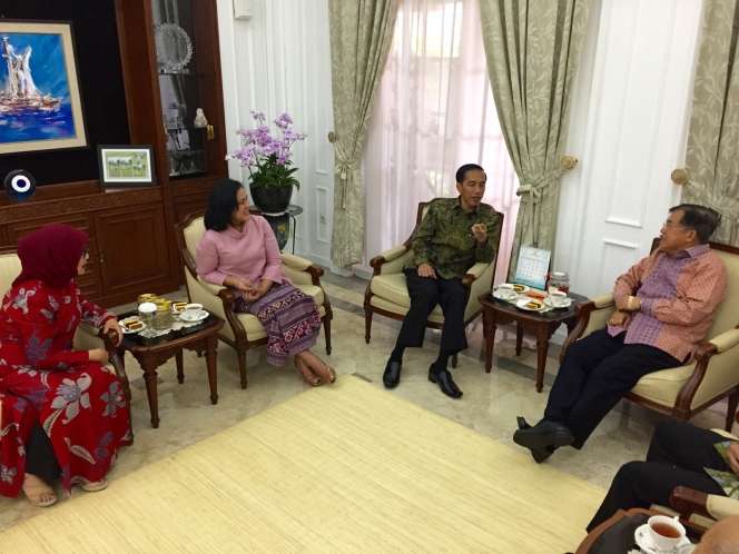 Momen Presiden Jokowi Jenguk Wapres JK