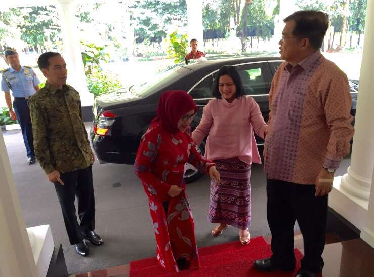 Momen Presiden Jokowi Jenguk Wapres JK
