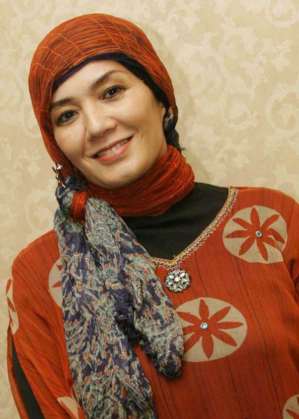 Tobat, Begini Sekarang Gaya Eva Arnaz