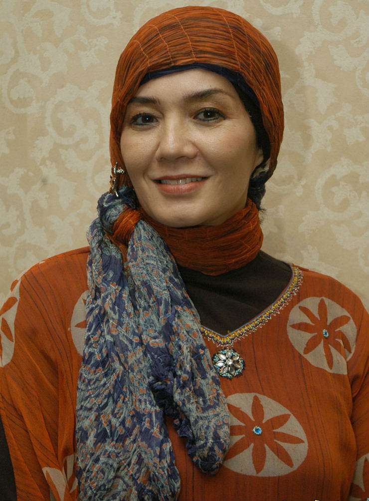 Tobat, Begini Sekarang Gaya Eva Arnaz