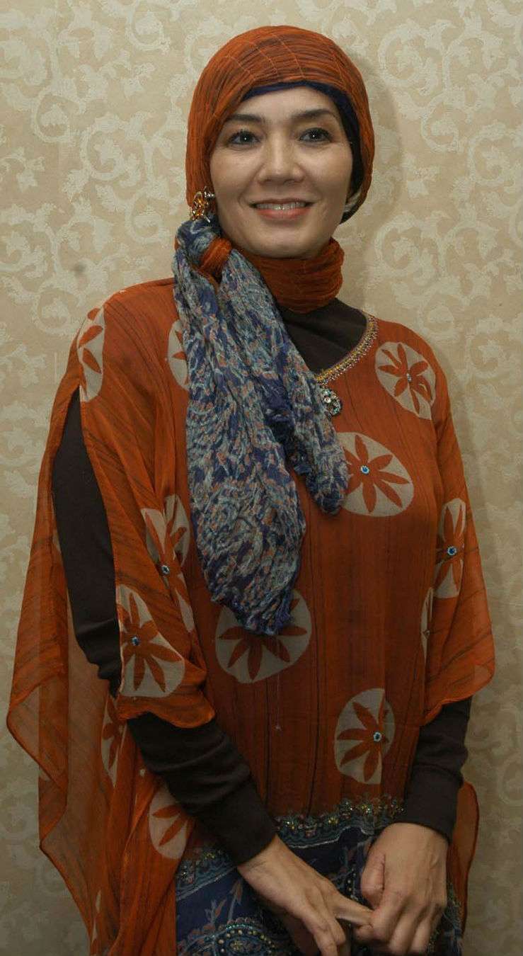 Tobat, Begini Sekarang Gaya Eva Arnaz