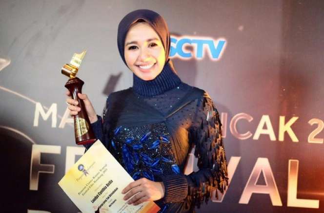 Gaun 'Transparan' Laudya Cynthia Bella