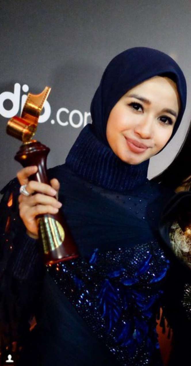 Gaun 'Transparan' Laudya Cynthia Bella